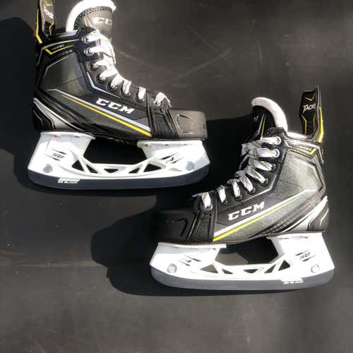 Youth CCM Tacks 9090 Regular Width Size 2.5 Hockey Skates