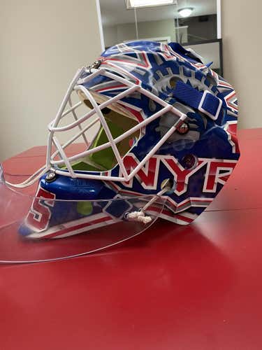 Used Senior Bauer Profile 960 Goalie Mask