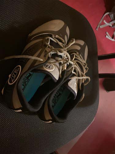 Men’s 9.5 Warrior Lacrosse Burn 7.0 Cleat