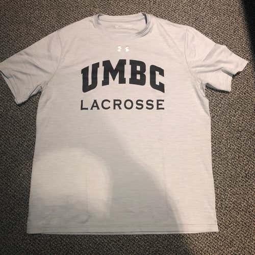 Gray Men's Large Under Armour Shirt