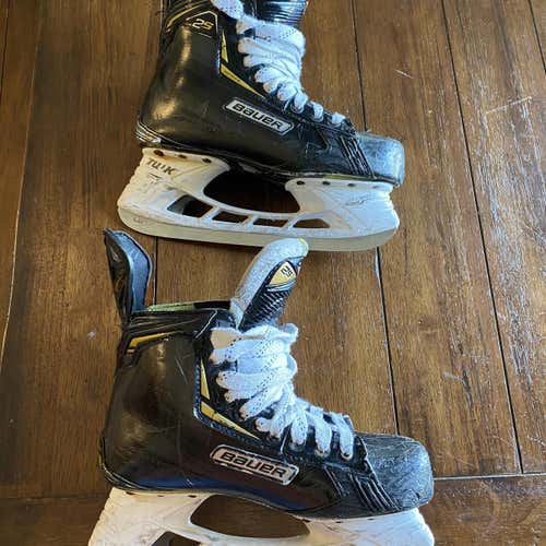 Senior Bauer Supreme 2S Regular Width  Size 8.5 Hockey Skates