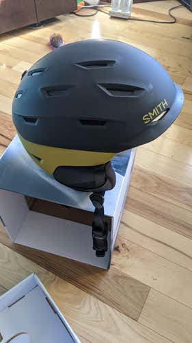 Green New Men's Large Smith Helmet