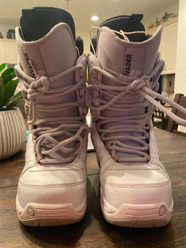 Men's Size 7.0 (Women's 8.0) Burton Invader Stiff Flex Snowboard Boots