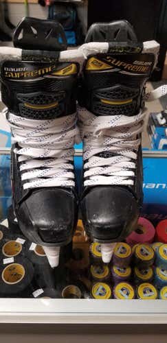Used Senior Bauer Supreme 2S Pro Hockey Skates Extra Wide Width Size 9.5
