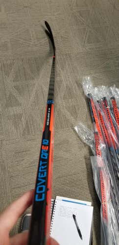 New Senior Warrior Right Handed Covert QRE10 Hockey Stick W28 Gallagher curve 65 flex
