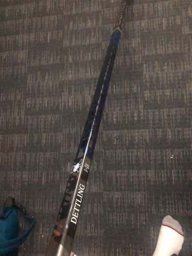 Intermediate Right Handed Supreme 2S Pro Mid Pattern Pro Stock Hockey Stick