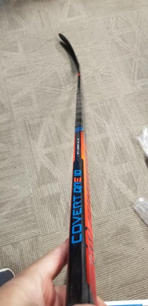 New Intermediate Warrior Right Handed Covert QRE10 Hockey Stick W71 Larkin curve 63 flex