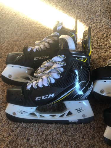Junior CCM Super Tacks AS1 Regular Width Size 4.5 Hockey Skates