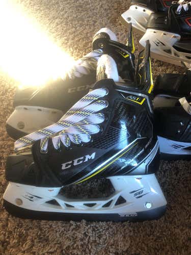 Junior CCM Super Tacks AS1 Regular Width Size 3.5 Hockey Skates
