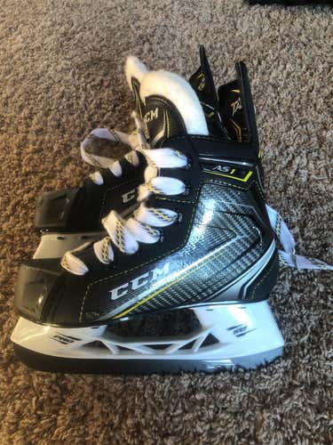 Youth CCM Super Tacks AS1 Regular Width Size 13 Hockey Skates