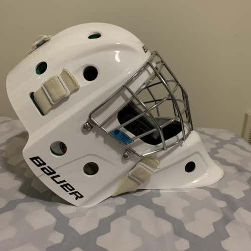 White Senior Bauer NME 4  Goalie Mask