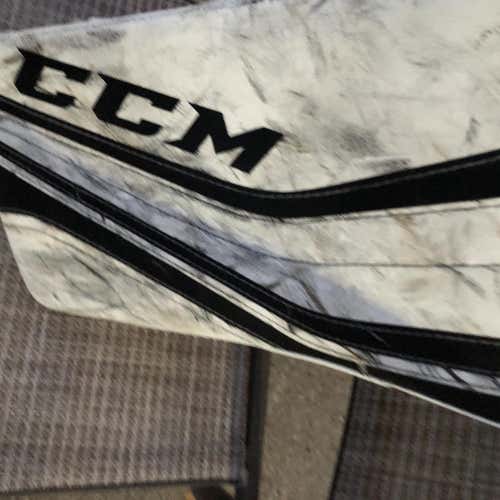 Junior Regular CCM Blocker Vaughan Glove