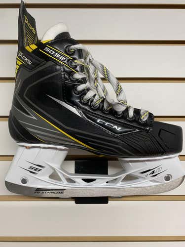 New Senior CCM tacks 5092 Hockey Skates Regular Width Size 7