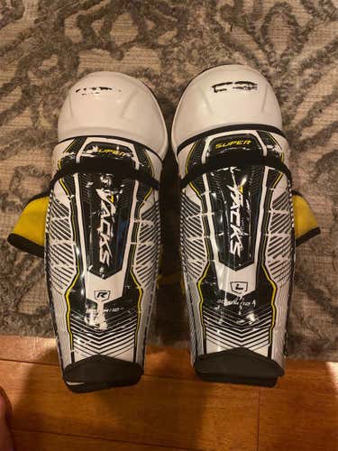 Junior CCM Super Tacks  Shin Pads