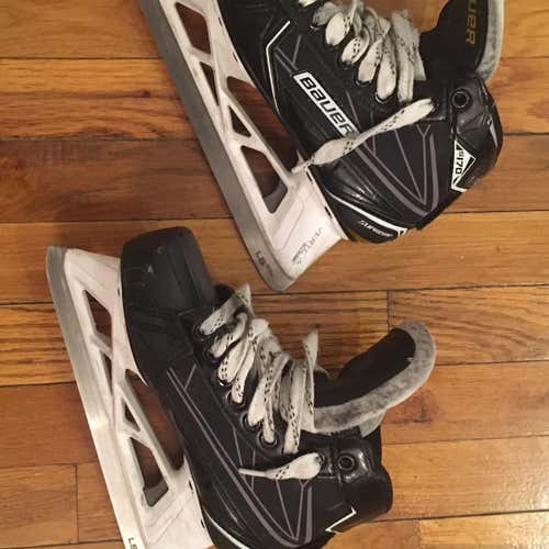 Junior Bauer Supreme S170 Regular Width Size 2.5 Hockey Goalie Skates