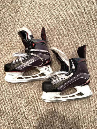 Senior Bauer Vapor X700 Regular Width  Size 8 Hockey Skates