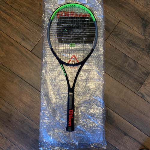Wilson Tennis Blade 104 v7 Tennis Racquet