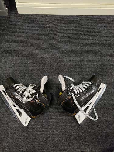 Used Junior Bauer Supreme 2s Pro Goalie Skates Regular Width Size 4.5