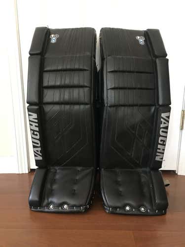 Used 30+2 Vaughn VE8 Leg pads