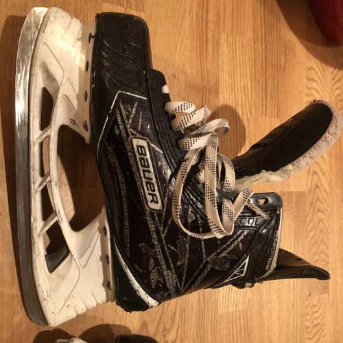 Senior Bauer Supreme 1S Regular Width  Size 7 Hockey Skates