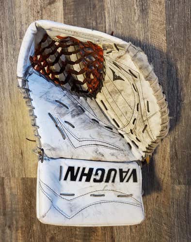 Used Sr White Vaughn Velocity V6 Catch Glove