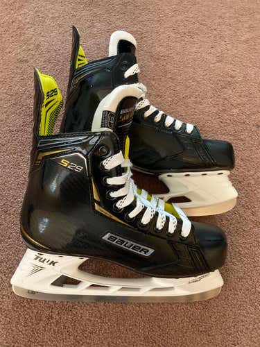 Senior Bauer Supreme S29 Regular Width  Size 9 Hockey Skates
