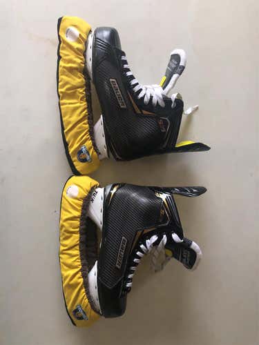 Senior Bauer Regular Width Size 10.5 Hockey Skates