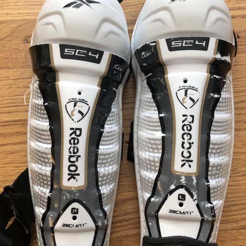 Junior Reebok SC4-87 Shin Pads. 11” Shinguards