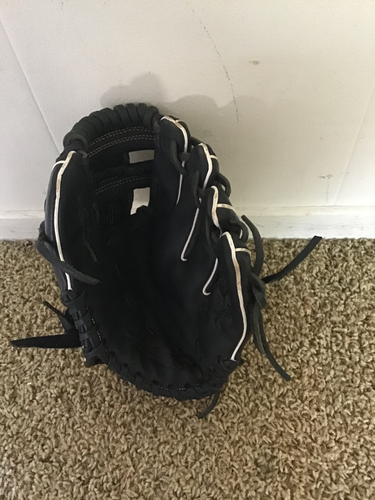 Black Used Kid Pitch (9YO-13YO) Akadema Right Hand Throw Infield Baseball Glove 10.5"