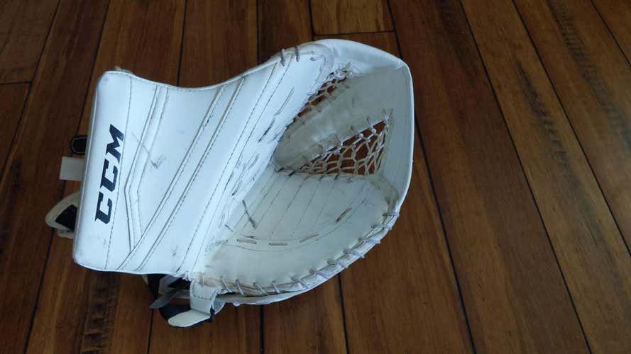 White Used Senior CCM Regular Extreme Flex II 860