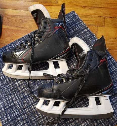 Used Junior Graf PeakSpeed PK7700 Hockey Skates Regular Width Size 5.5