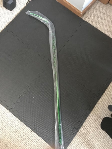 Senior Right Handed Nexus ADV Mid Pattern Hockey Stick