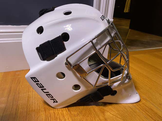 Used Senior Bauer 950X Goalie Mask (small)
