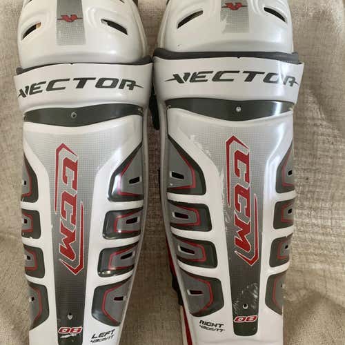 Senior CCM Vector 08  Shin Pads