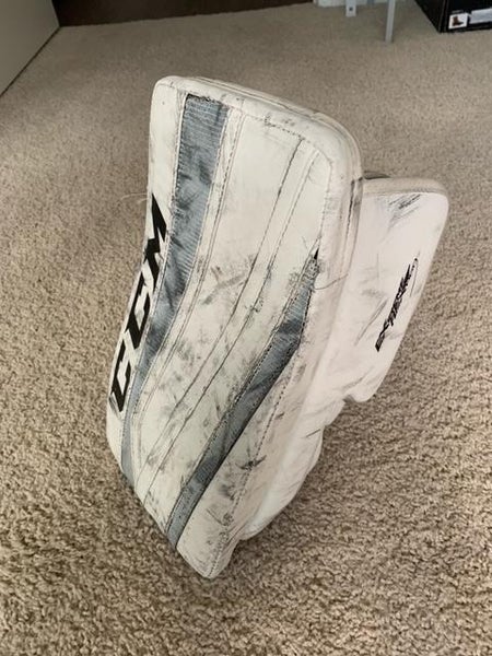 White Used Intermediate CCM Regular Extreme Flex II 860 Blocker