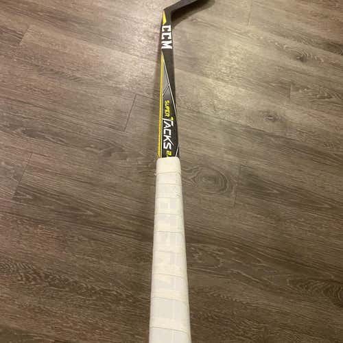 CCM Super Tacks 2.0 RH P28 Pro Stock Hockey Stick