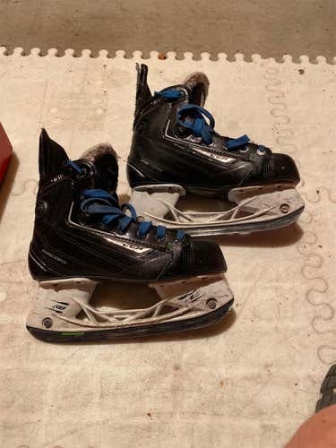 Junior CCM Ribcore 48k Regular Width  Size 3 Hockey Skates