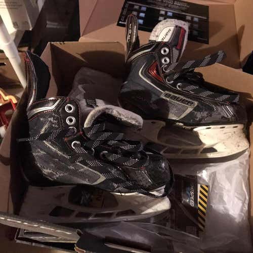 Bauer Vapor X70 Junior Regular Width Size 1.5 Hockey Skates