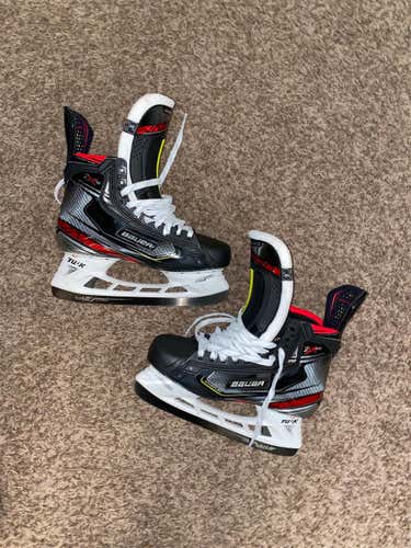 New Senior Bauer Vapor 2X Pro Size 9 D Hockey Skates