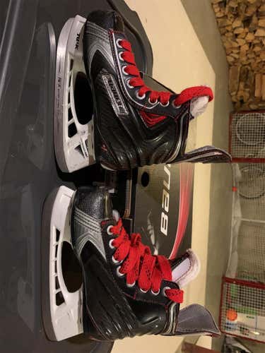 Youth Bauer Vapor X100 Regular Width Size 12.5 Hockey Skates