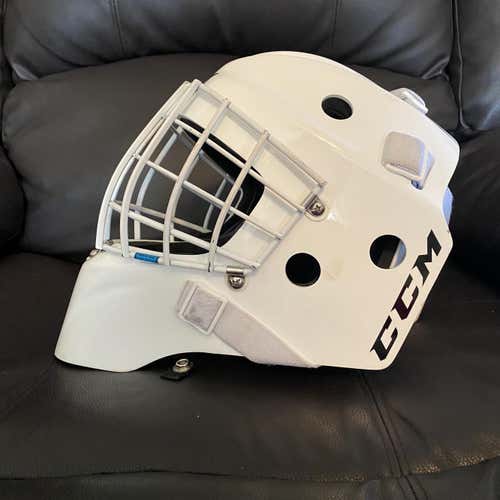 White Senior small CCM 9000 Goalie Mask