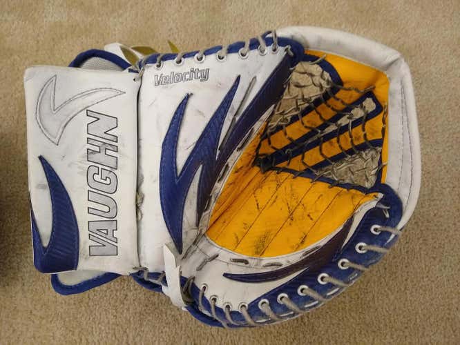 Senior Used Vaughn Regular V3 7407 Catcher, Buffalo Sabres colors