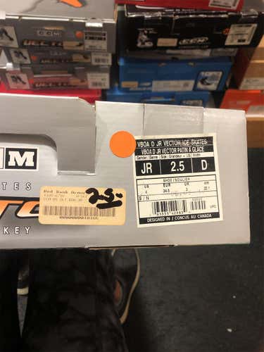 Junior CCM Vapor BOA Regular Width Size 2.5 Hockey Skates