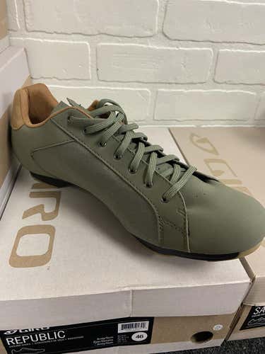 New Size 12 Giro Republic Bike Shoes