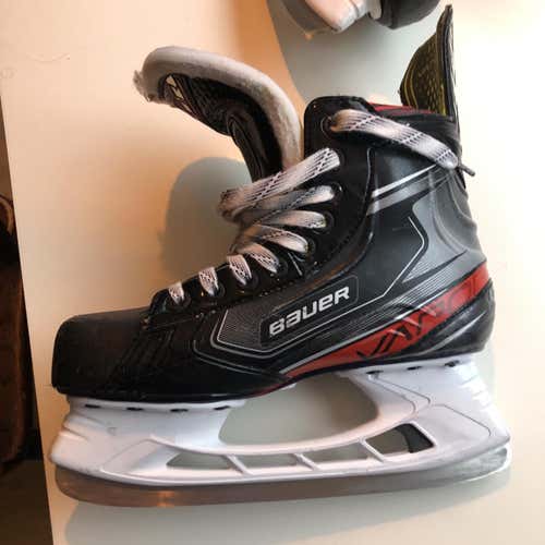 Junior Bauer Vapor X2.9 Regular Width  Size 5.5 Hockey Skates