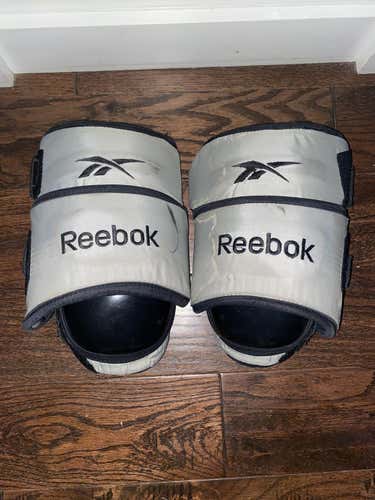 Reebok knee pads (senior)