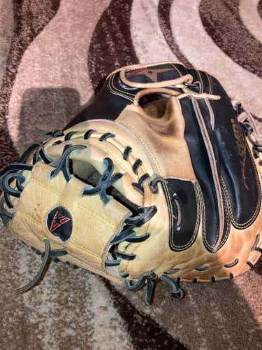 Used Right Hand Throw CM3000 33.5" Baseball Glove