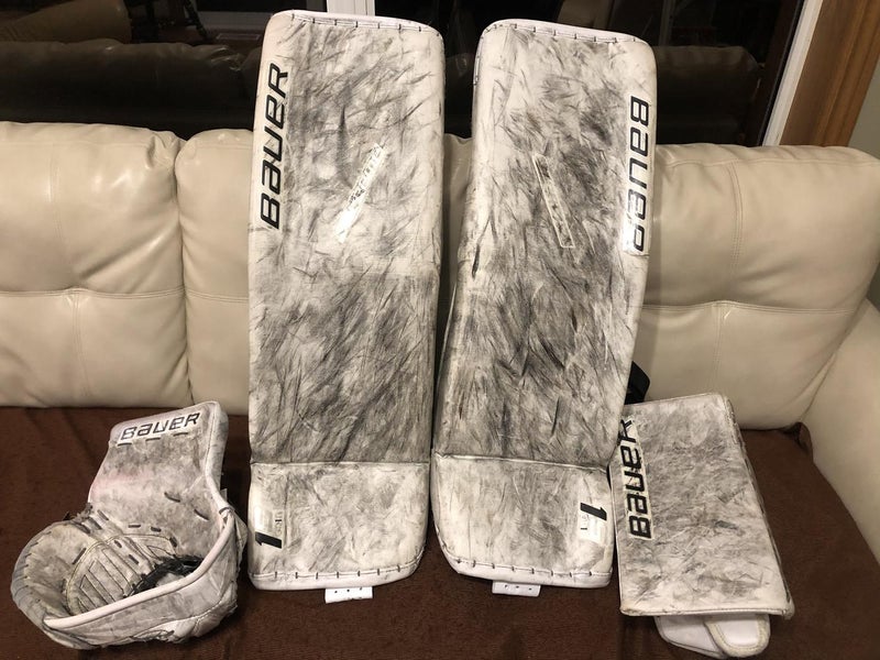 White Used Senior 34" Bauer Regular Supreme 1S Goalie Full Set