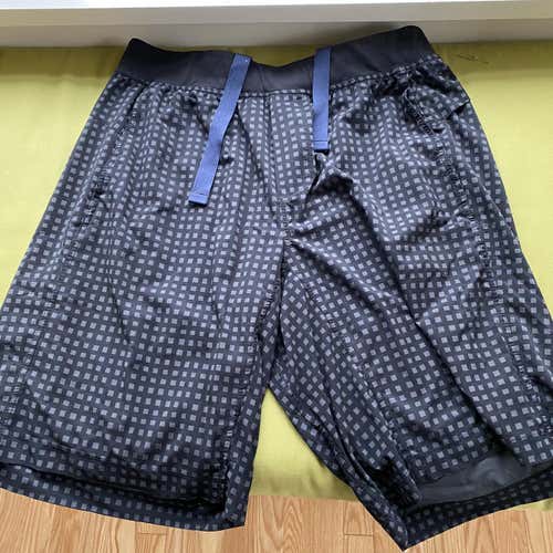 Black Men's XL Lululemon Core Shorts