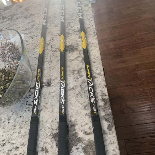 Intermediate Right Handed Super Tacks AS1 Toe Pattern  Hockey Stick